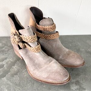 Rebels by Anthropologie Calista buckle booties shoes boots size 7.5 suede